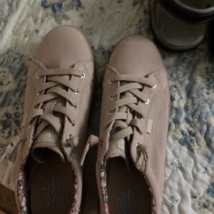 Skechers Women's Beige Lace-Up Sneakers